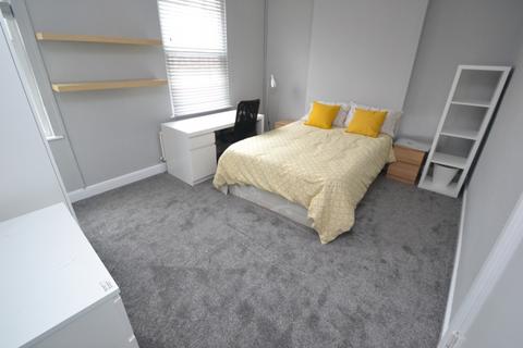 5 bedroom terraced house to rent, Hungerton Street, Nottingham NG7