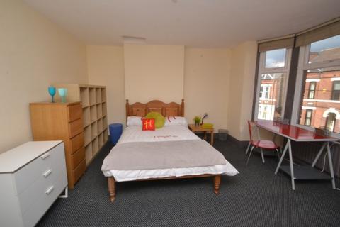 6 bedroom detached house to rent, Johnson Road, Nottingham NG7