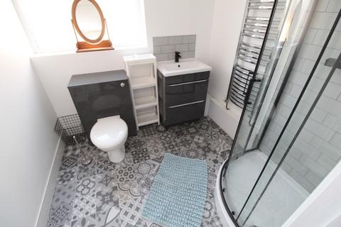6 bedroom detached house to rent, Johnson Road, Nottingham NG7