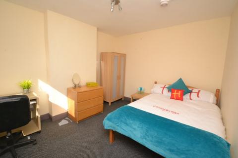 6 bedroom detached house to rent, Johnson Road, Nottingham NG7