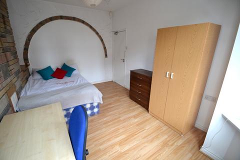 5 bedroom detached house to rent, Johnson Road, Nottingham NG7