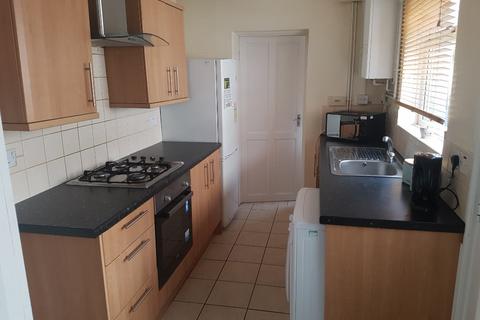 4 bedroom terraced house to rent, Lace Street, Nottingham NG7