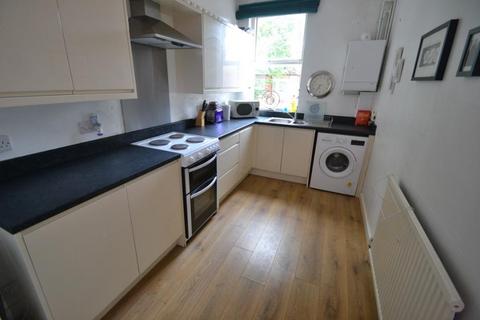 3 bedroom flat to rent, Lenton Boulevard, Nottingham NG7