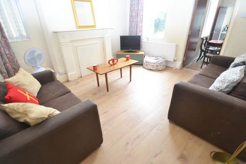 5 bedroom detached house to rent, Lenton Boulevard, Nottingham NG7