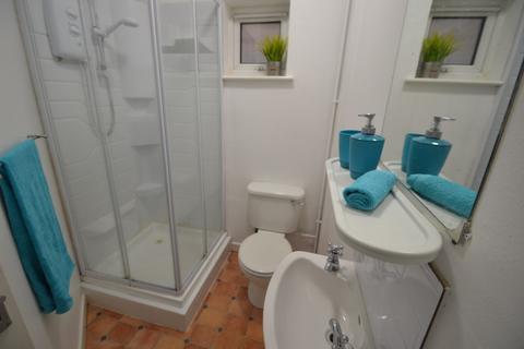 5 bedroom detached house to rent, Lenton Boulevard, Nottingham NG7