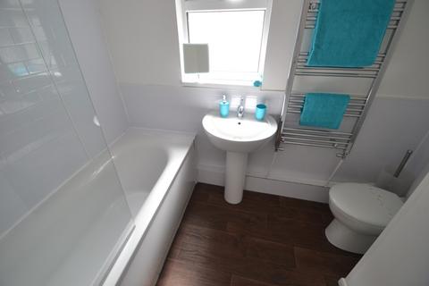 5 bedroom detached house to rent, Lenton Boulevard, Nottingham NG7