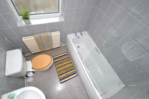 4 bedroom detached house to rent, Lenton Boulevard, Nottingham NG7