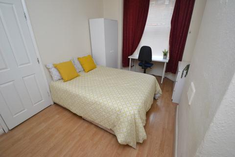 4 bedroom detached house to rent, Lenton Boulevard, Nottingham NG7