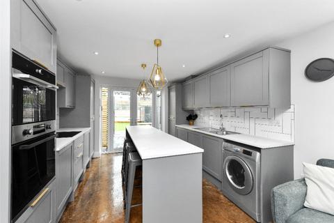 6 bedroom semi-detached house to rent, Marlborough Street, Nottingham NG7