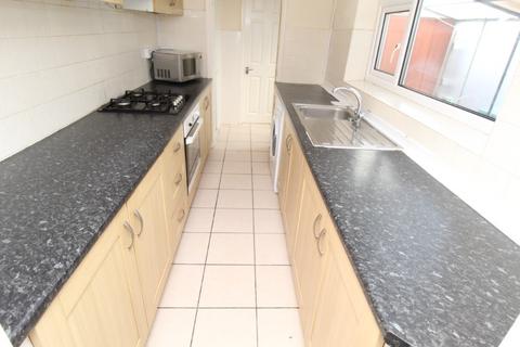 5 bedroom semi-detached house to rent - Montpelier Road, Nottingham NG7