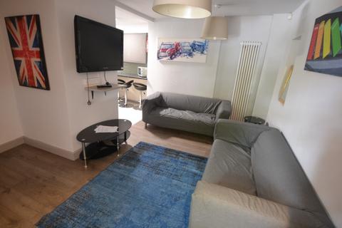 4 bedroom flat to rent, Mount Hooton Road, Nottingham NG7
