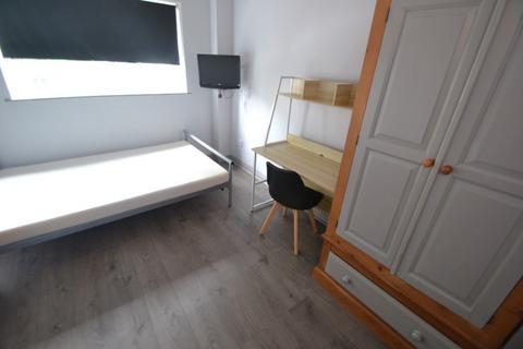 4 bedroom flat to rent, Mount Hooton Road, Nottingham NG7