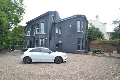 3 bedroom flat to rent, Mount Hooton Road, Nottingham NG7