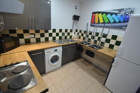 3 bedroom flat to rent, Mount Hooton Road, Nottingham NG7