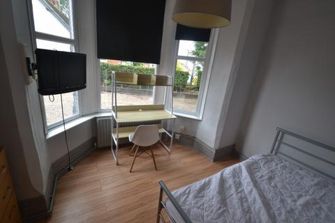 3 bedroom flat to rent, Mount Hooton Road, Nottingham NG7