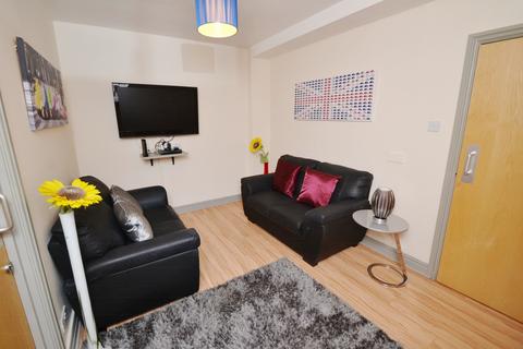 3 bedroom flat to rent, Mount Hooton Road, Nottingham NG7