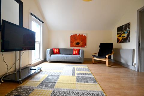 8 bedroom flat to rent, Mount Hooton Road, Nottingham NG7