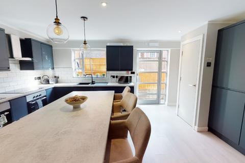8 bedroom flat to rent, North Sherwood Street, Nottingham NG1