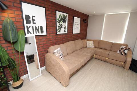 8 bedroom flat to rent, North Sherwood Street, Nottingham NG1