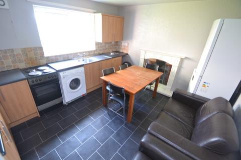 4 bedroom detached house to rent, Oliver Close, Nottingham NG7