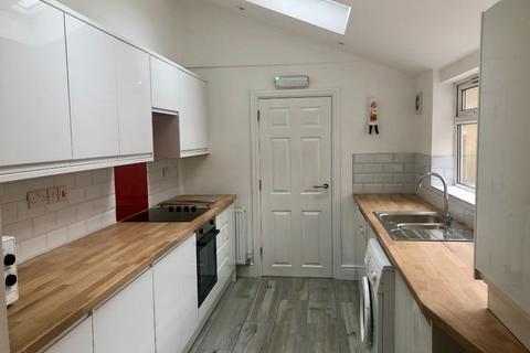 6 bedroom terraced house to rent, Osmaston Street, Nottingham NG7