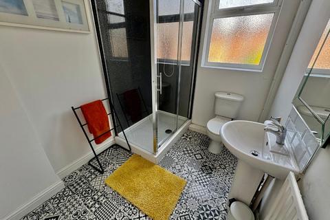 6 bedroom terraced house to rent, Osmaston Street, Nottingham NG7