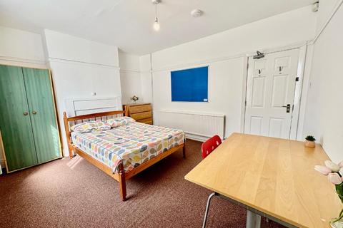 6 bedroom terraced house to rent, Osmaston Street, Nottingham NG7