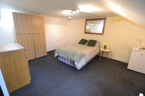 4 bedroom semi-detached house to rent, Osmaston Street, Nottingham NG7