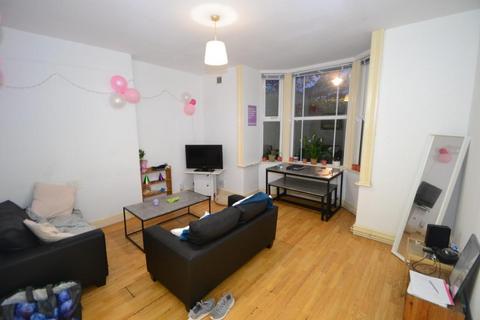 4 bedroom flat to rent, Raleigh Street, Nottingham NG7