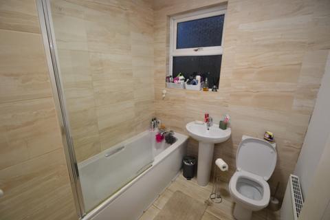 6 bedroom flat to rent, Raleigh Street, Nottingham NG7