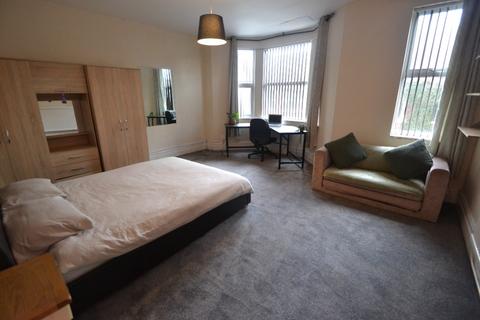 6 bedroom semi-detached house to rent, Sherwin Road, Nottingham NG7