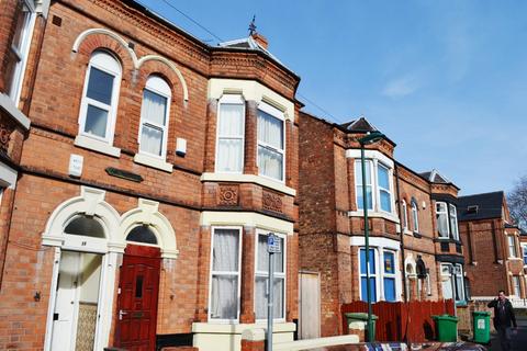 5 bedroom semi-detached house to rent, Trinity Avenue, Nottingham NG7