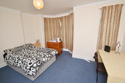 5 bedroom semi-detached house to rent, Trinity Avenue, Nottingham NG7