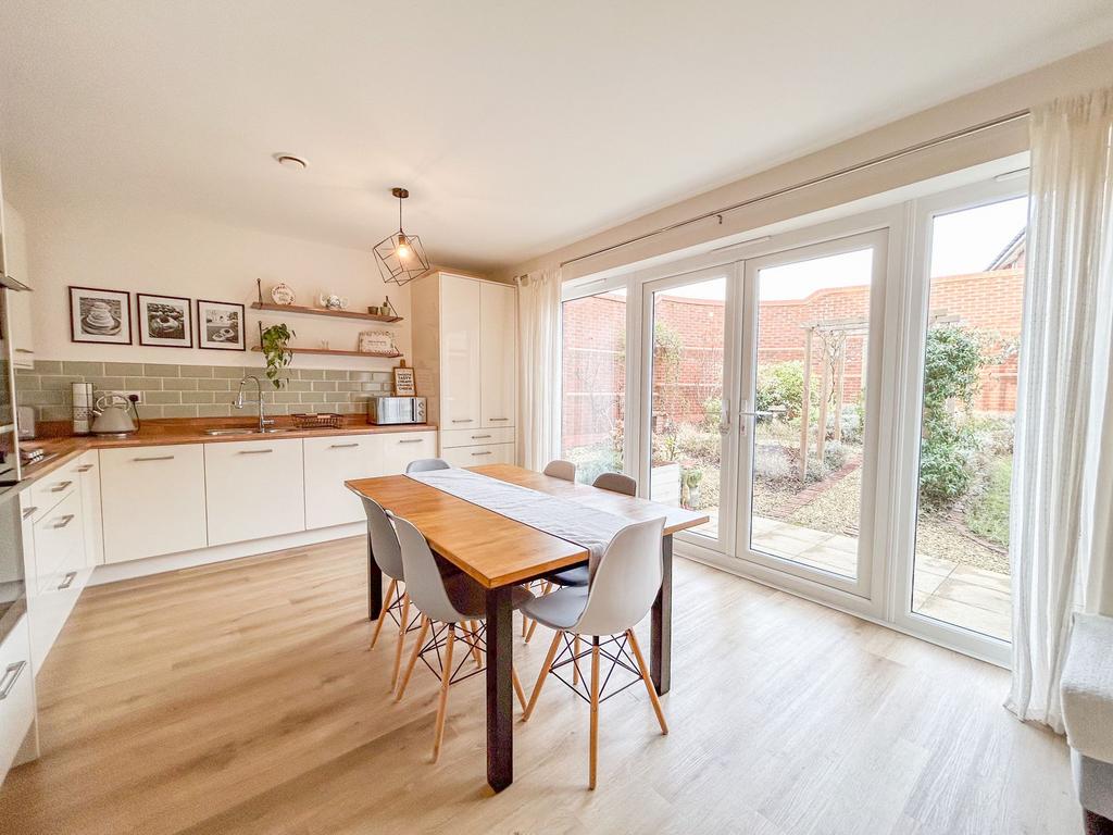 Brake Crescent, Llanwern, NP18 3 bed detached house for sale £325,000