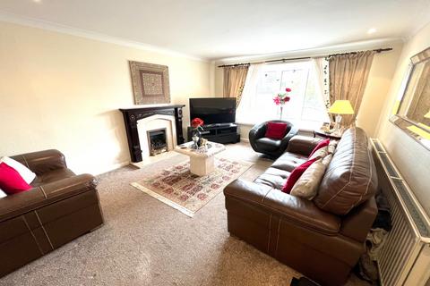 4 bedroom detached house for sale - New Close Road, Nab Wood, Shipley, West Yorkshire