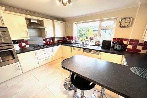 4 bedroom detached house for sale, New Close Road, Nab Wood, Shipley, West Yorkshire