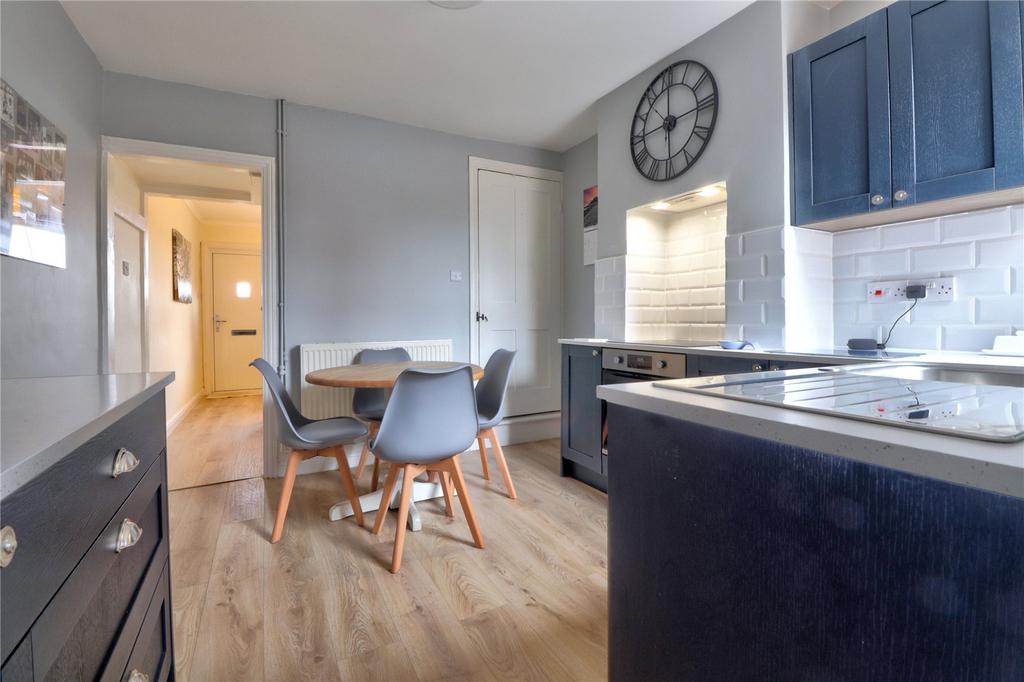 Catteshall Road, Godalming, Surrey, GU7 2 bed house for sale £375,000