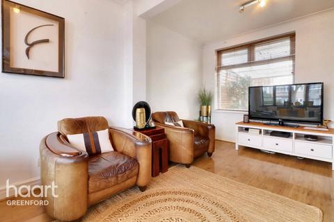3 bedroom end of terrace house for sale, Westbury Avenue, Southall