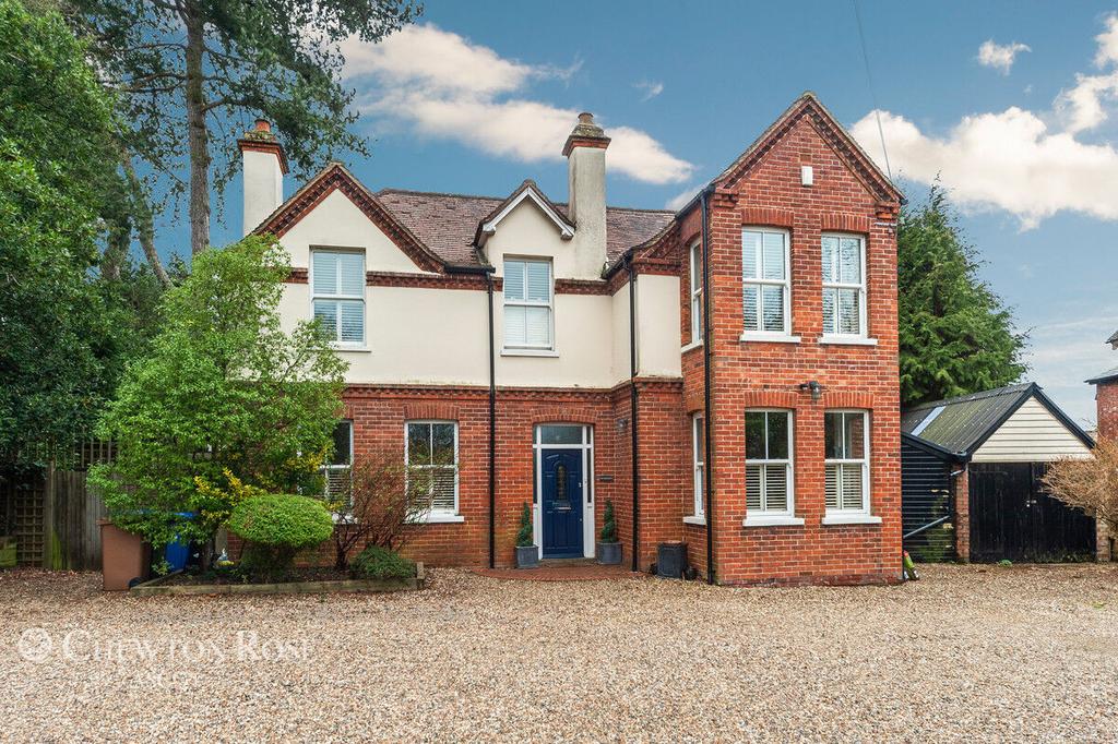 Crowthorne Road, Bracknell 4 bed detached house for sale £1,100,000