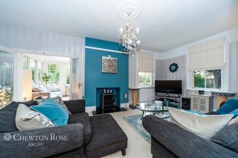 4 bedroom detached house for sale, Crowthorne Road, Bracknell