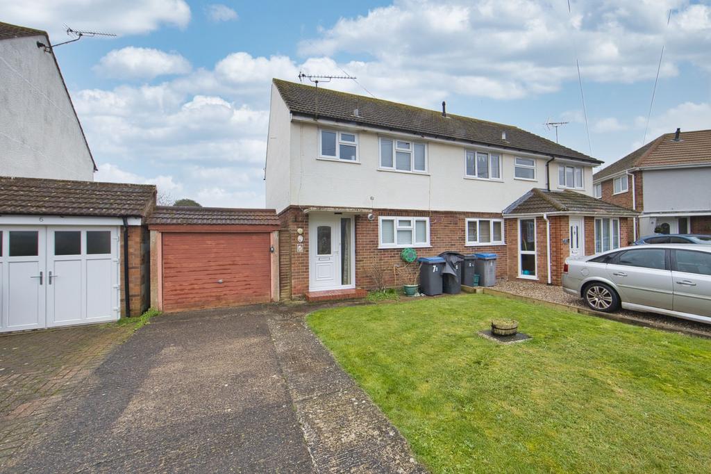 Meryl Gardens, Walmer, CT14 3 bed semidetached house for sale £250,000