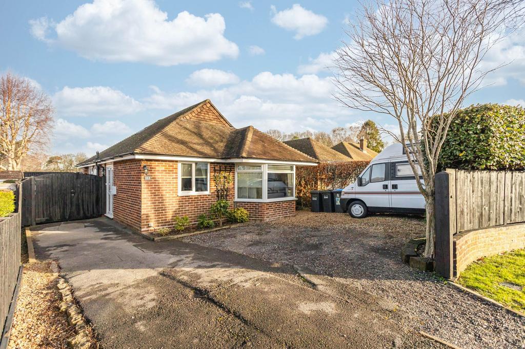 East Grinstead, East Grinstead RH19 4 bed chalet for sale £600,000