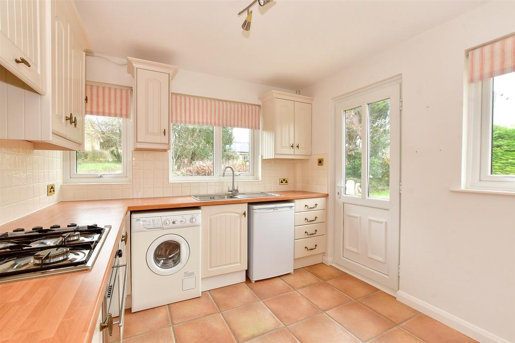 Summers Lane, Totland Bay, Isle of Wight 2 bed detached bungalow for