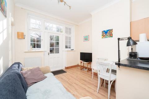 1 bedroom apartment for sale, Holyoake Walk, W5