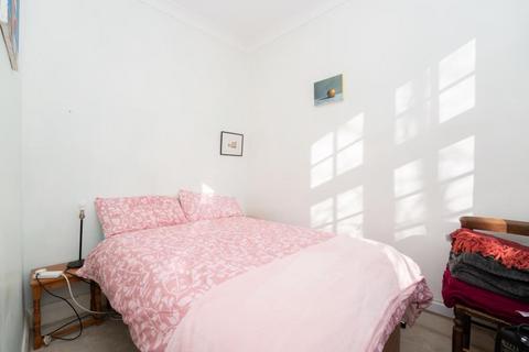 1 bedroom apartment for sale, Holyoake Walk, W5