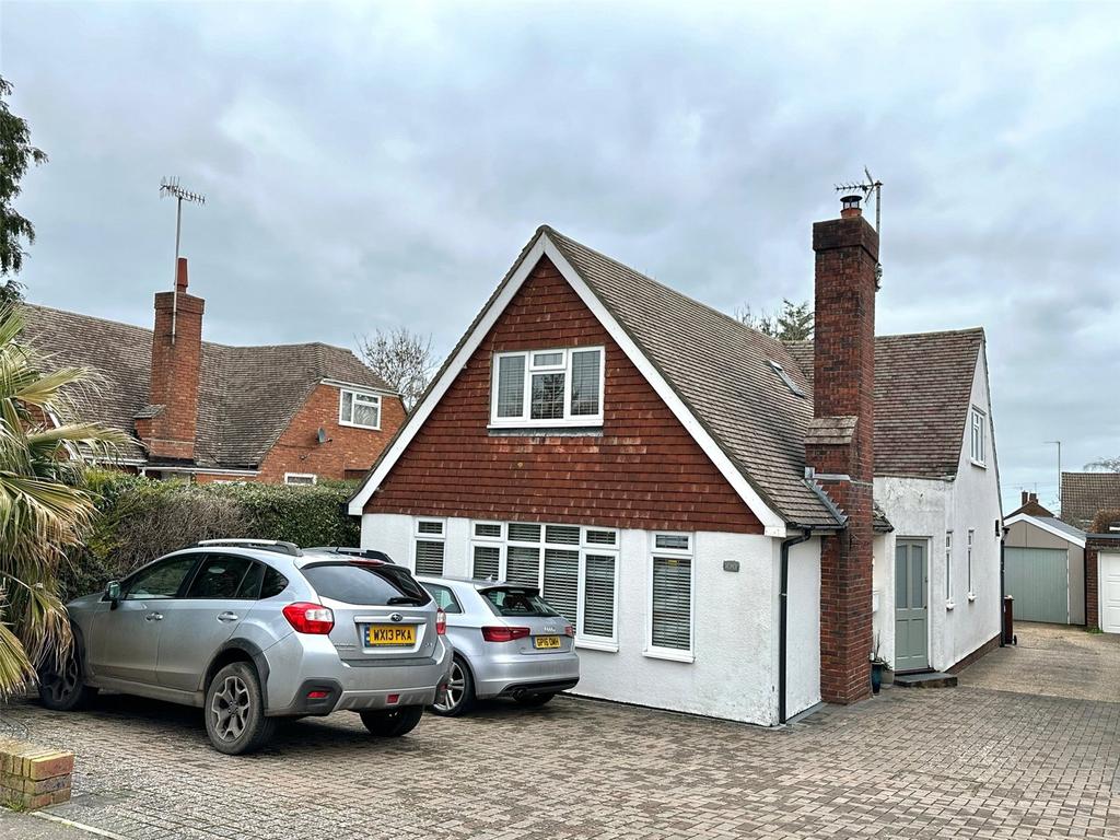 Willingdon Park Drive, Eastbourne, East Sussex, BN22 3 bed bungalow for