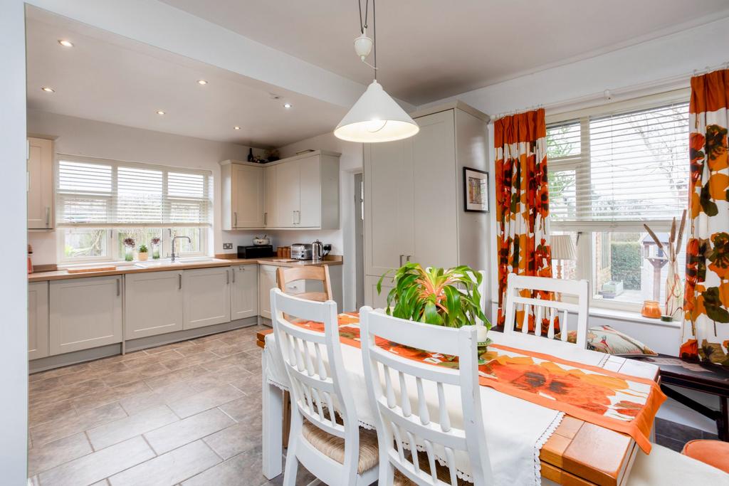 Wetherby Road, Knaresborough 4 bed bungalow for sale £450,000