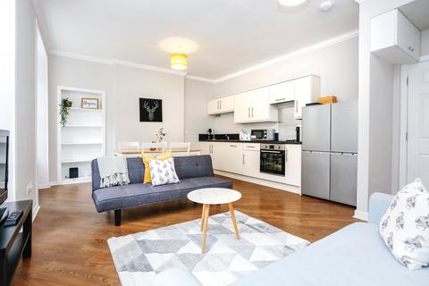 2 bedroom serviced apartment to rent, Old Tolbooth Wynd, Edinburgh EH8