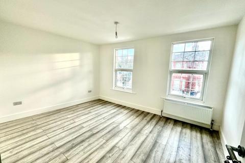 4 bedroom flat to rent, Frederick’s Pl,, London  N12