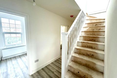 4 bedroom flat to rent, Frederick’s Pl,, London  N12